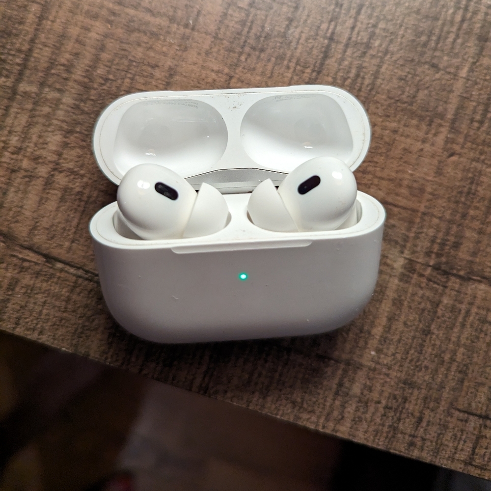Apple AirPods Pro 2nd Gen with MagSafe case